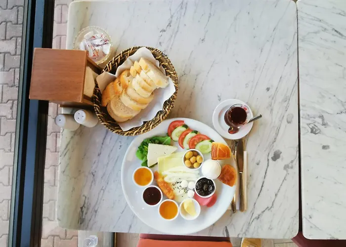 Asim Ve Nurhan Kocabiyik Oegretmenevi * Istanbul